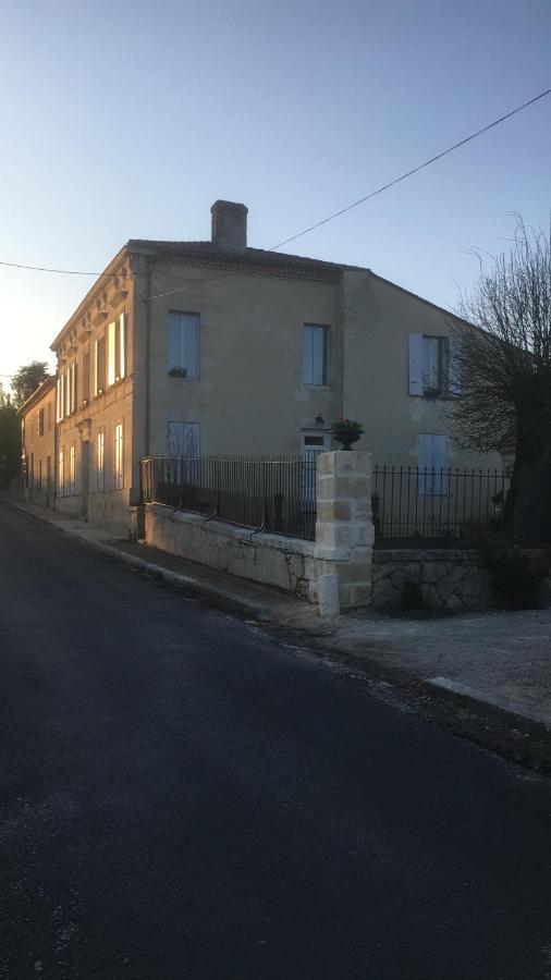 La Maison Blanche A Saint-Yzans-De-Medoc Bed & Breakfast Exterior photo