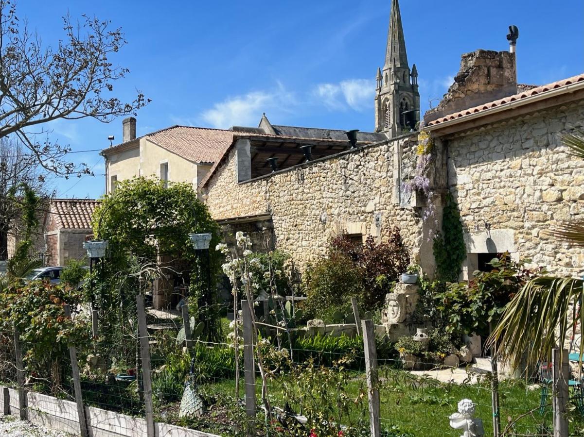 La Maison Blanche A Saint-Yzans-De-Medoc Bed & Breakfast Exterior photo